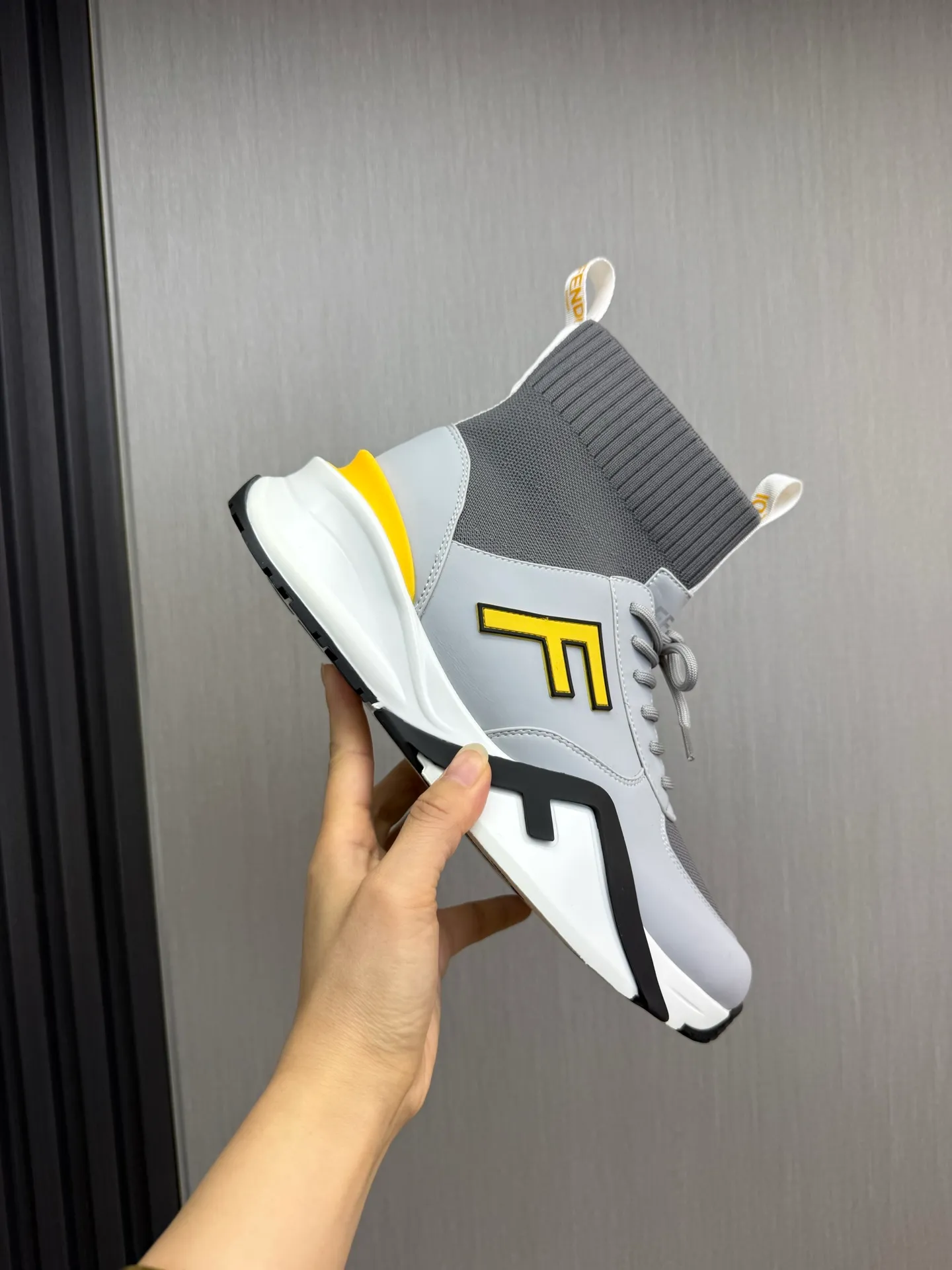 Men's men's shoes 💰560💰 Fendi [Fendi] hot style is on the market 🔥Fashionable casual men's shoes 🔱 Made of original brand fly knit fabric. Original cowhide + breathable mesh lining + sheepskin feet. Perfect shape and top quality, you deserve it 🔜Original rubber outsole, ultra-light, non-slip and wear-resistant 👣 Standard size 38-44